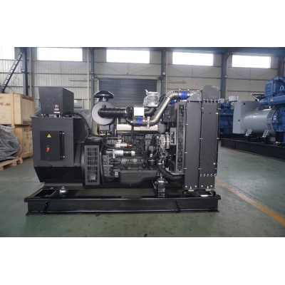100kw上柴股份柴油發(fā)電機組-上柴動(dòng)力5缸柴油機SC4H140D2柴油發(fā)電機組,缸徑/行程：105/124mm,柴油發(fā)電機組水冷發(fā)動(dòng)機功率105KW,柴油發(fā)電機組配套馬拉松斯坦福發(fā)電機。廠(chǎng)價(jià)直銷(xiāo)歡迎選購：13773399855。