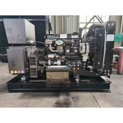 15kw上柴股份柴油發(fā)電機組-上柴動(dòng)力4缸柴油機4Z2.3-G11柴油發(fā)電機組,缸徑/行程：85/100mm,柴油發(fā)電機組水冷發(fā)動(dòng)機功率18KW,柴油發(fā)電機組配套馬拉松斯坦福發(fā)電機。廠(chǎng)價(jià)直銷(xiāo)歡迎選購：13773399855。